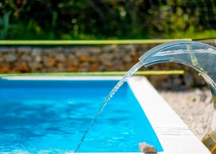 別荘 Losinj Haus With Pool