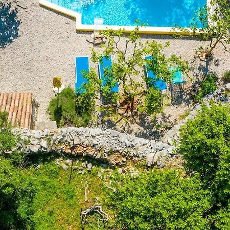Losinj Haus With Pool בית נופש