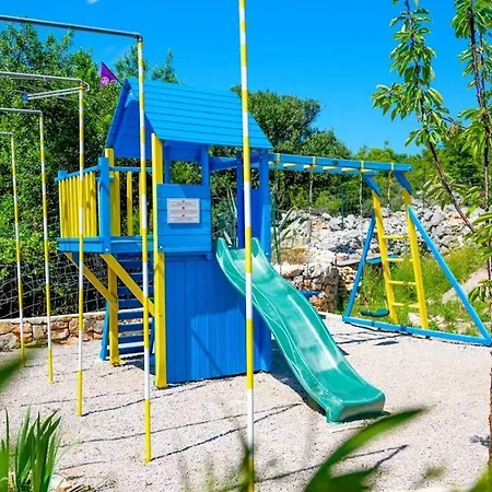 Losinj Haus With Pool בית נופש *