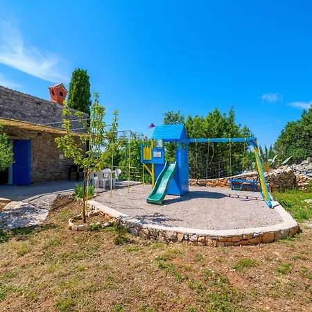 Losinj Haus With Pool ヴェリ・ロシニュ