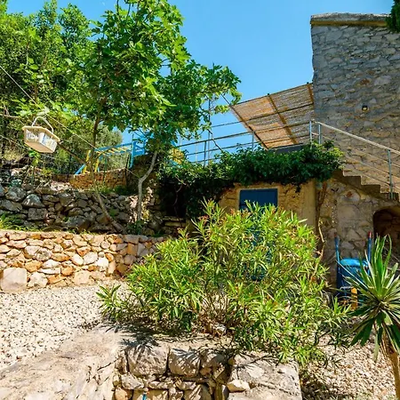 別荘 Losinj Haus With Pool ヴェリ・ロシニュ
