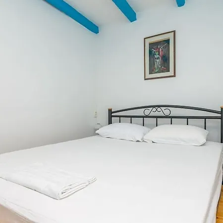 Losinj Haus With Pool ヴェリ・ロシニュ